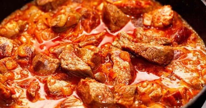 guiso de carne con una dieta proteica